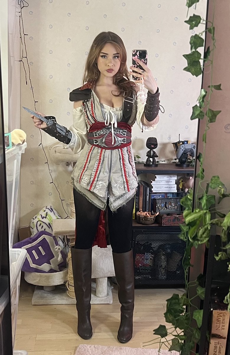 Elina 🐒 tweet media