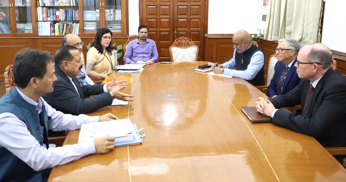 DrJitendraSingh's tweet image. Microsoft co-founder and philanthropist @BillGates, currently on India visit, called on at North Block and held detailed discussions to expand private sector and #StartUp participation in India's innovation push and biomanufacturing surge.
#DBT