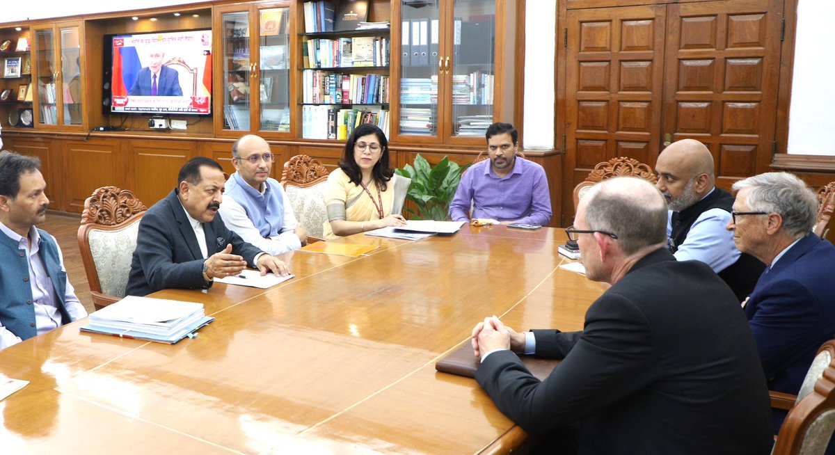 DrJitendraSingh's tweet image. Microsoft co-founder and philanthropist @BillGates, currently on India visit, called on at North Block and held detailed discussions to expand private sector and #StartUp participation in India's innovation push and biomanufacturing surge.
#DBT