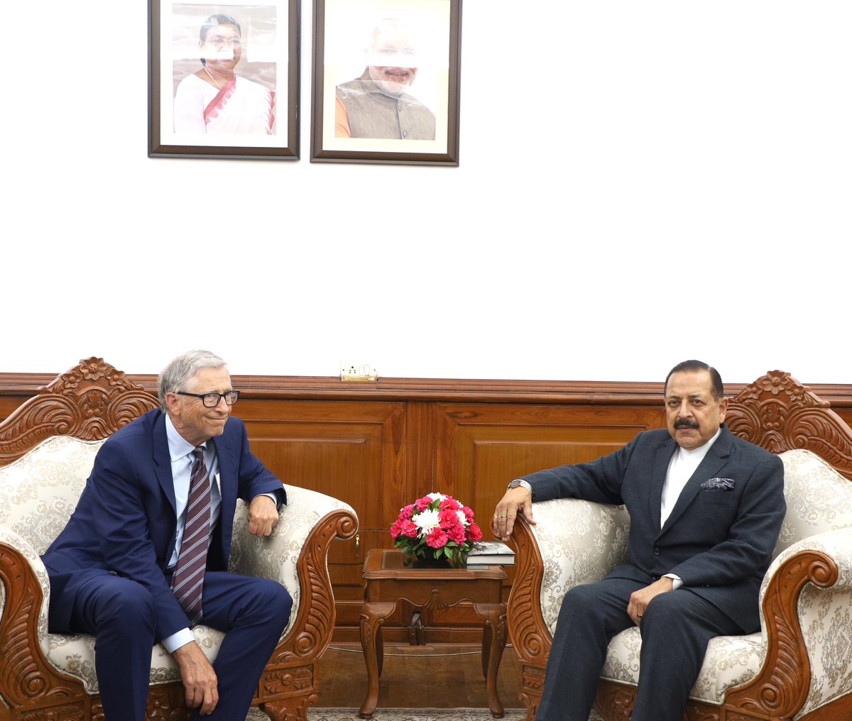 DrJitendraSingh's tweet image. Microsoft co-founder and philanthropist @BillGates, currently on India visit, called on at North Block and held detailed discussions to expand private sector and #StartUp participation in India's innovation push and biomanufacturing surge.
#DBT