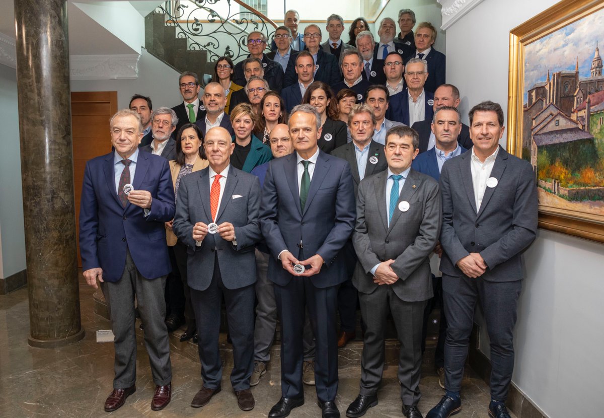 CEN_Navarra's tweet image. 🚄Se presenta la Plataforma para el Impulso del Tren de Alta Velocidad en Navarra con el apoyo de más de 40 entidades.
Objetivos:
✅TAV en Pamplona y Tudela
✅Apoyo al Gobierno de Navarra

💡 Navarra no puede quedarse atrás.