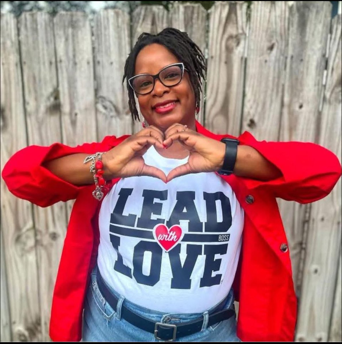 DrLMNelson's tweet image. Great morning, solution seekers!!!!

This is simply your reminder that TODAY is a perfect day to LEAD WITH LOVE!!!!!

Shoutout to this fellow BOSS Educator who us wearing it and doing it!💪🏾❤️ #WalkTheTalk #LeadWithLove #Purpose #Impact #Education #BOSS