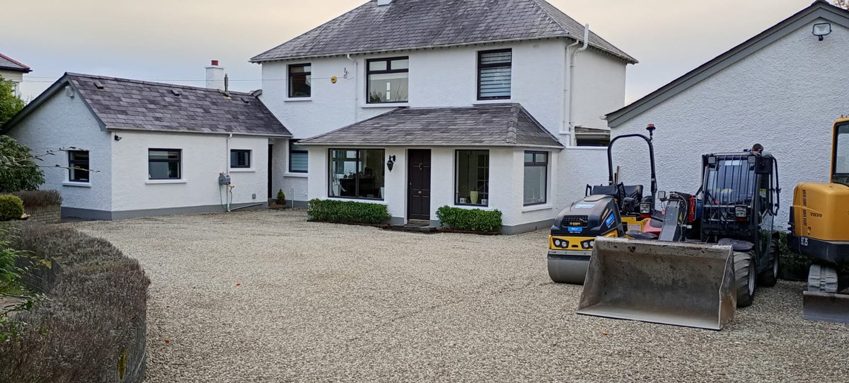 Back in stock -  Mourne River Pebbles
A stunning rounded 20mm River Bed Gravel sourced from Ireland.  These coloured pebbles have a tan, brown, beige and a white quartz.
Available ex yard collection or bulk delivery🚛