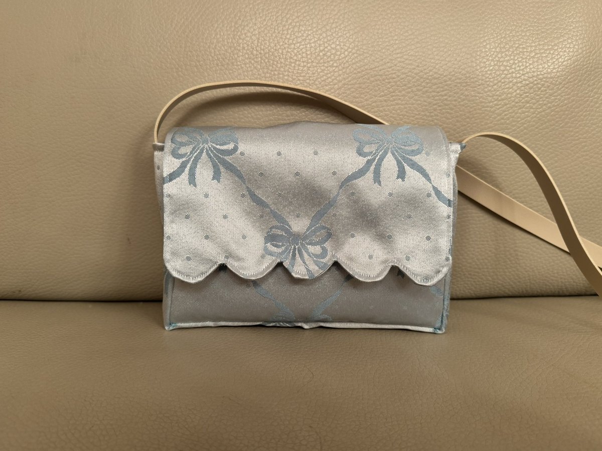 いただいた素敵な布で、スカラップポシェットを作りました！
娘も気に入ってくれました👜

（北川）