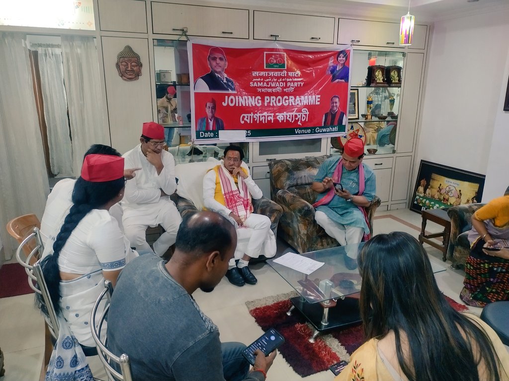 No time to rest....

Hon'ble National Secretary, Senior Spokesperson, and State In charge, Shri <a href="/ProfBhuvan/">Prof. Bhuvan Joshi</a> Ji accompanied by Hon'ble State President, Shri <a href="/handique_brojen/">Brojen Handique</a> Ji takes stock of activities of the party in the state immediately upon arrival in Assam