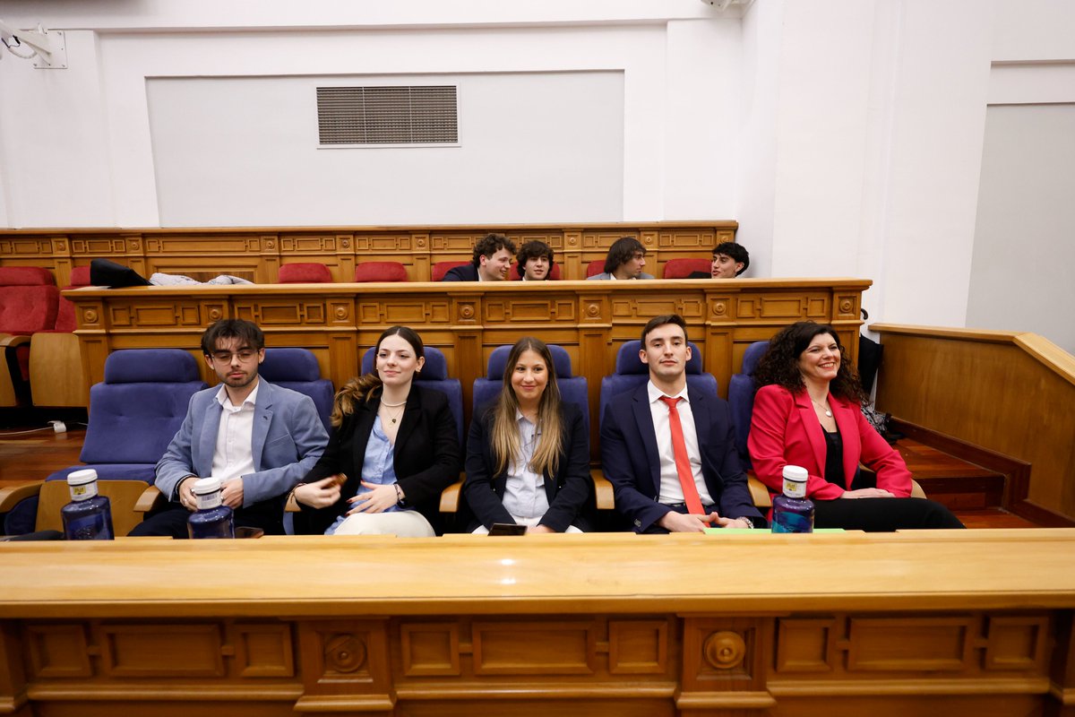 Facultad de Derecho y Ciencias Sociales CR (@fdcs_cr) on Twitter photo Estudiantes de la <a href="/fdcs_cr/">Facultad de Derecho y Ciencias Sociales CR</a> participaron en la Liga de Debate de la <a href="/uclm_es/">Universidad de Castilla-La Mancha</a>. Tras ganar la fase del Campus de Ciudad Real, quedaron finalistas en la fase regional que se celebró en las <a href="/cortesclm/">Cortes de Castilla-La Mancha</a> ¡Enhorabuena! Estudiantes de la <a href="/fdcs_cr/">Facultad de Derecho y Ciencias Sociales CR</a> participaron en la Liga de Debate de la <a href="/uclm_es/">Universidad de Castilla-La Mancha</a>. Tras ganar la fase del Campus de Ciudad Real, quedaron finalistas en la fase regional que se celebró en las <a href="/cortesclm/">Cortes de Castilla-La Mancha</a> ¡Enhorabuena!