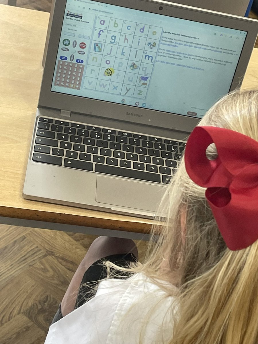 redgateyear3's tweet photo. We are independently coding the beebot to get to get to some CVC words #rcpcomputing https://t.co/3YWjH7uUT5