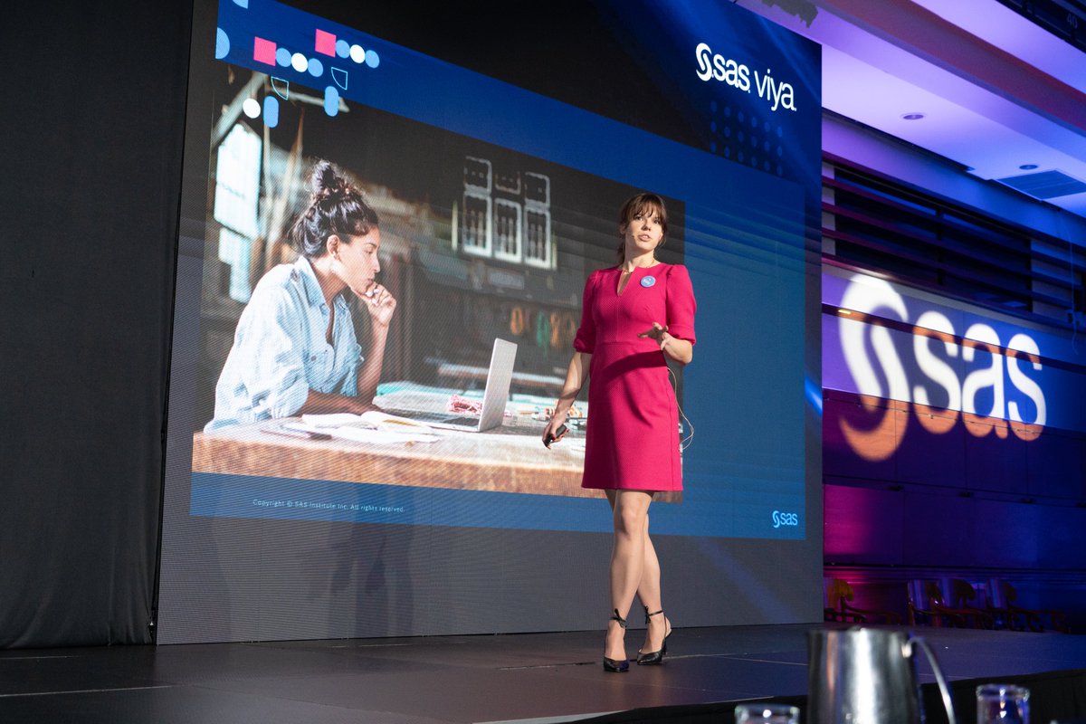 Sas_Colombia's tweet image. Liderazgo #SAS en #HelloDataColombIA: @MarinelaProfi habló sobre retos en #IAGenerativa y brechas de género en este ámbito. Kristi (Shevkun) Boyd sobre #IA confiable y transparente. ¡Expertas impulsando la innovación!