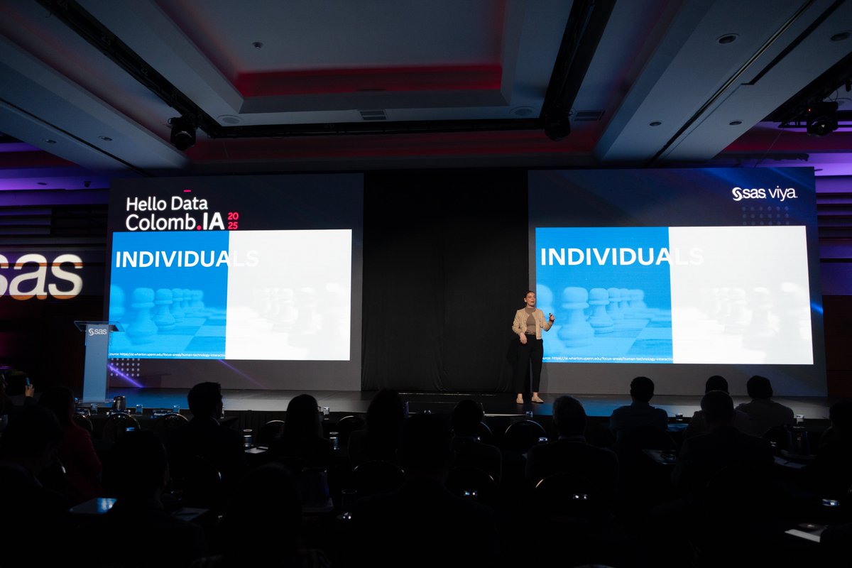 Sas_Colombia's tweet image. Liderazgo #SAS en #HelloDataColombIA: @MarinelaProfi habló sobre retos en #IAGenerativa y brechas de género en este ámbito. Kristi (Shevkun) Boyd sobre #IA confiable y transparente. ¡Expertas impulsando la innovación!