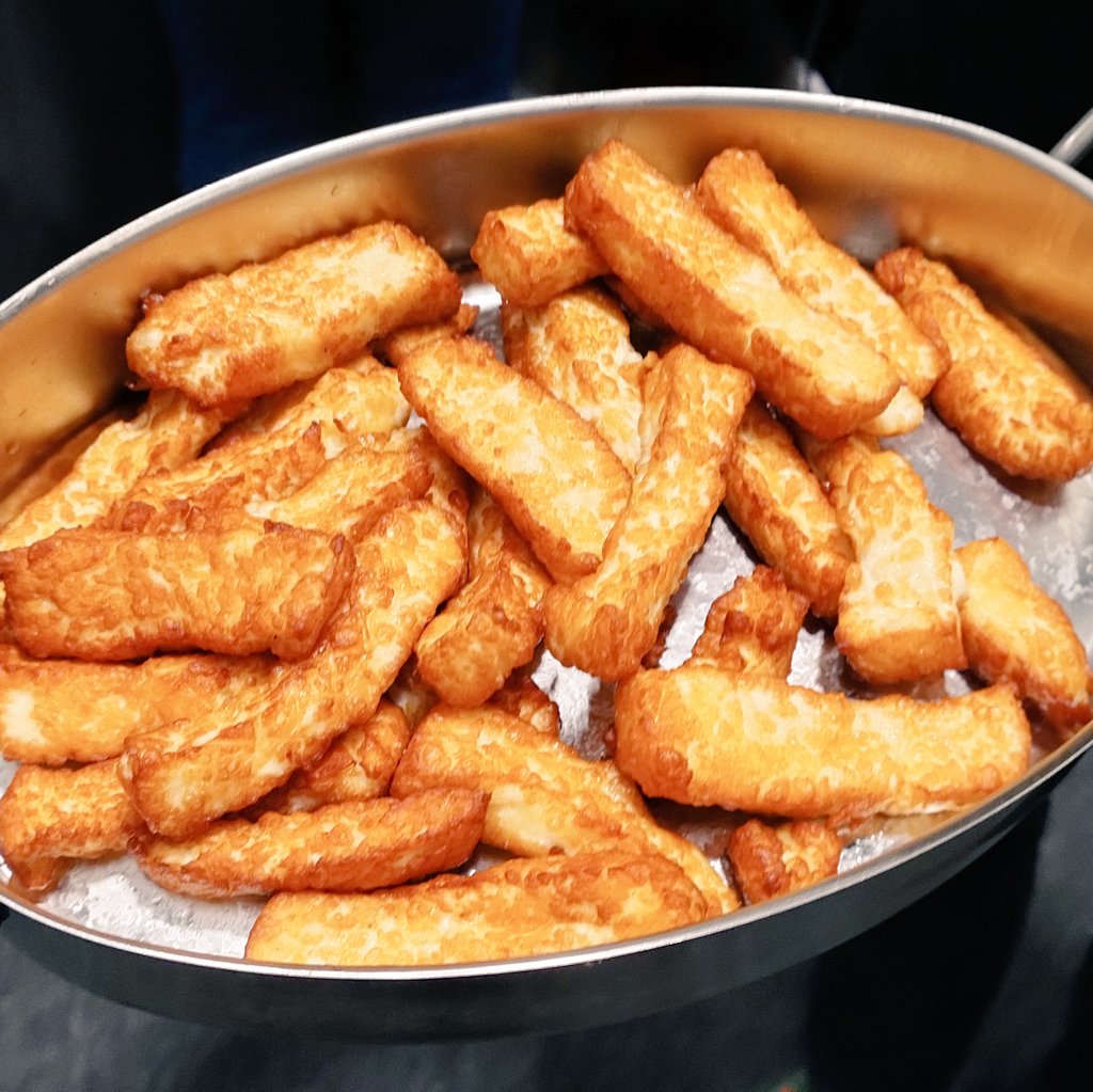 Demetris_Samuel's tweet image. Visited #Fastfood, Café &amp;amp; Restaurant Expo. Pleasing (also for taste buds!) to see our 🇨🇾 PDO #halloumi shine on this stage too. Such a versatile cheese &amp;amp; so well suited to Finnish taste palate! No wonder it's available everywhere in 🇫🇮 from gourmet restaurants to fast food kiosks