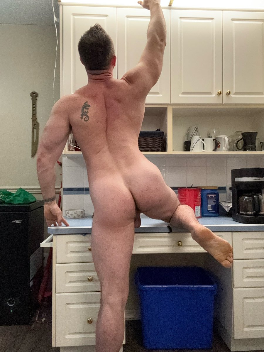 TysonFaps's tweet photo. Who always leaves the thing all the way up there? https://t.co/gMVkRLadWP