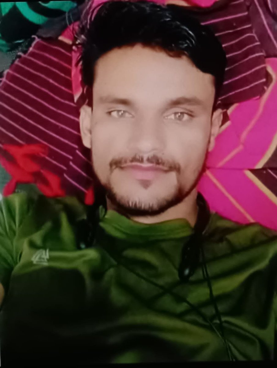 bstvlive's tweet photo. 🚨 ब्रेकिंग: एटा 🚨
अज्ञात वाहन ने बाइक सवार को मारी टक्कर। हादसे में बाइक सवार की हुई दर्दनाक मौत। कुरावली से दवा लेकर लौट रहा था अपने गांव।
📍 थाना पिलुआ क्षेत्र के गांव पुठिया के पास की घटना
#Eta #RoadAccident #TragicDeath #MotorcycleCrash #AccidentNews #Pithia #Piluwa @Etahpolice @Uppolice