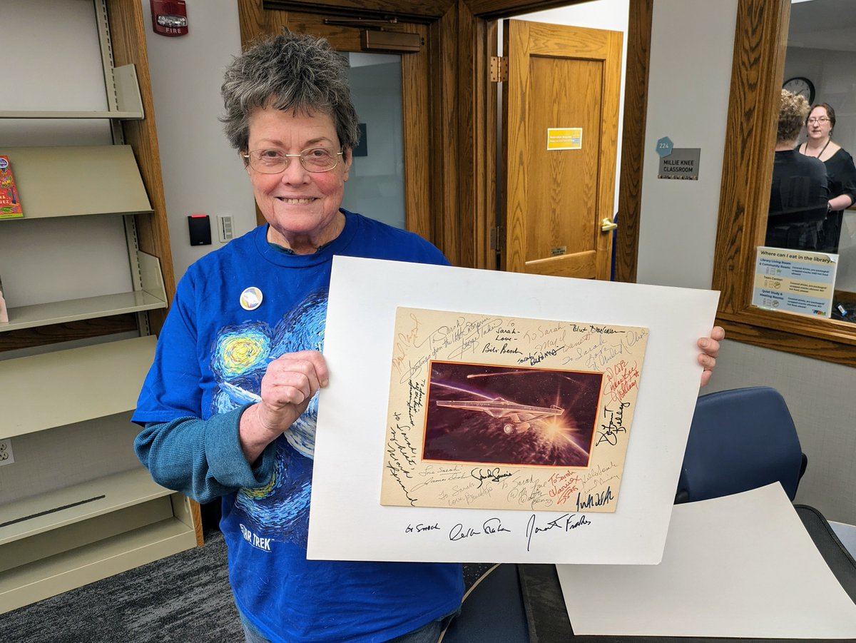 W Des Moines Library tweet media