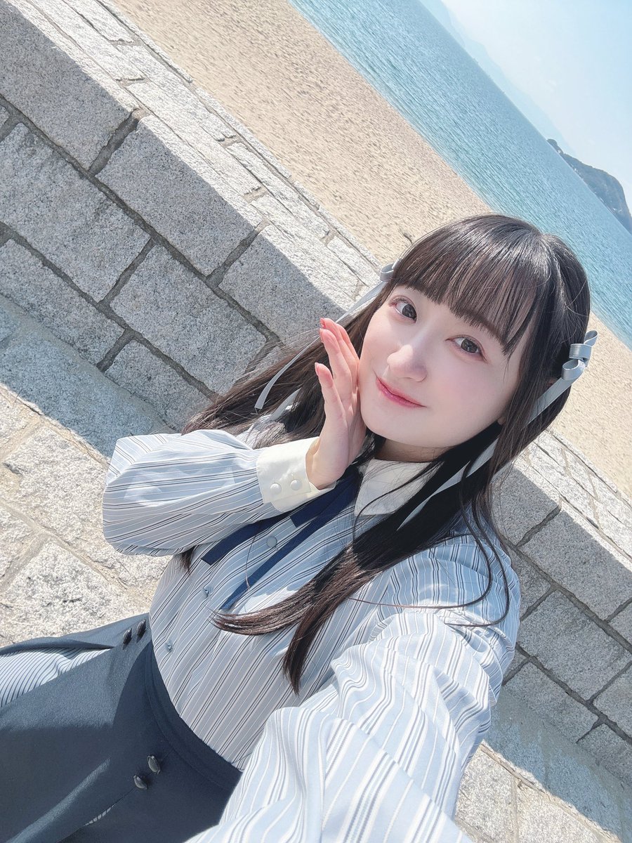 #アニメムジカ 第12話大好きです。

皆それぞれ人生や価値観がありそれが交わることは尊く奇跡的なことで
目に見えるもの、口に出した事が全てではなく、仮面をつけるのも悪い事じゃない。

祥子に出会って、自分と他人の仮面の下まで愛せるような人間になりたいと思いました🕊️

#バンドリ
#AveMujica