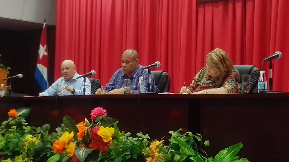 Vice primer ministro cubano encabeza balance de la Comisión del Plan Turquino en #SanctiSpíritusEnMarcha
#DePieYCombatiendo <a href="/JorgeLuisTapiaF/">Jorge Luis Tapia Fonseca</a> <a href="/DiazCanelB/">Miguel Díaz-Canel Bermúdez</a> <a href="/DrRobertoMOjeda/">Dr. Roberto Morales Ojeda</a>  <a href="/PartidoPCC/">Partido Comunista de Cuba</a> .