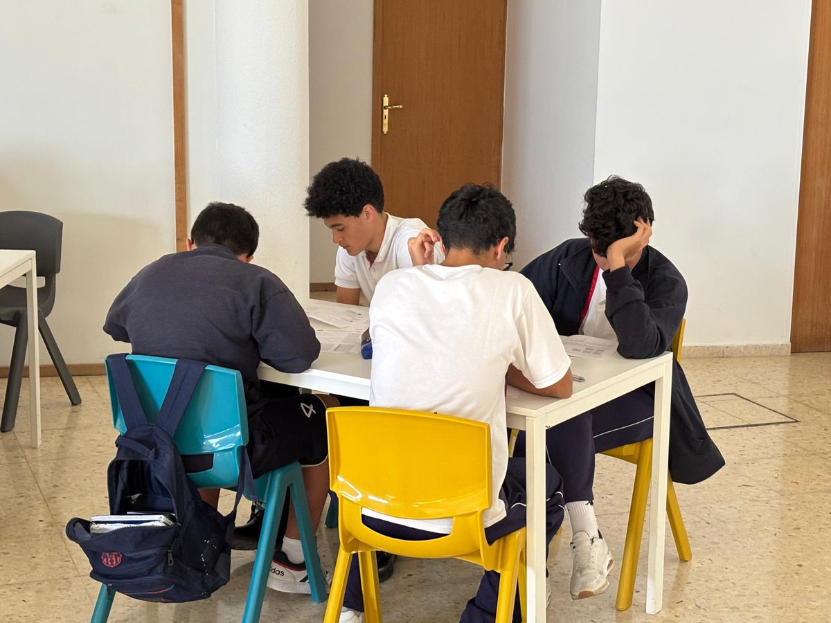 📢 ¡Nuestros alumnos de han presentado hoy al XXX Concurso Canguro Matemático! 🦘🔢 Nuestro alumnado de ESO ha puesto a prueba su ingenio y lógica, desarrollando al máximo su competencia matemática. 📐💡 ¡Enhorabuena a todos por el esfuerzo y la pasión por las mates! #Canguro