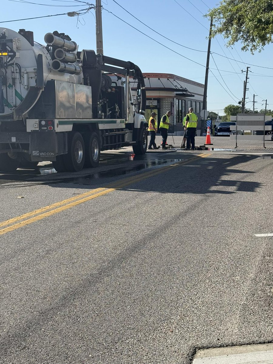 Due to a faulty valve, Public Works crews are on the site of 7th Street and Main Street to make repairs.  In addition, traffic on 7th Street north and southbound will be closed from Main Street to Ingraham Avenue.  Detours are posted. We will update this situation.