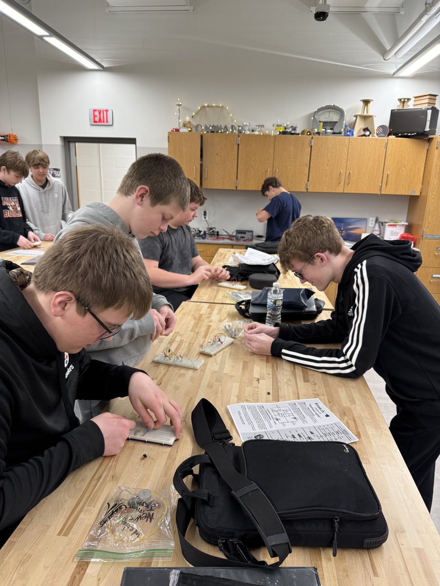 MinsterTech's tweet image. The 555 circuit is always a challenge, but this crew worked hard today to make it work!