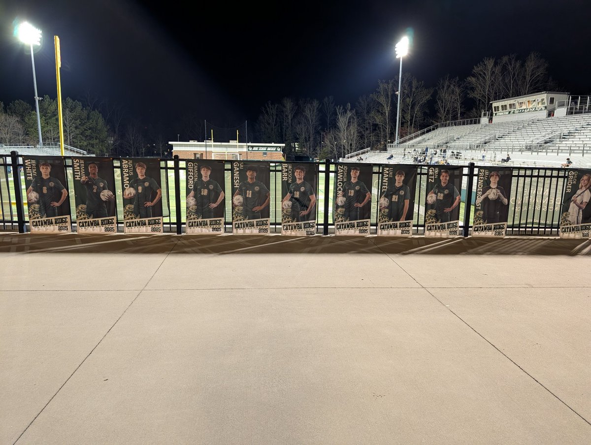 crhs_menssoccer's tweet photo. Thanks CR Boosters for creating the banners and thank you CR Athletics for hanging them.

Our Senior Class!!!

#OneCR https://t.co/RBesi5l9m3