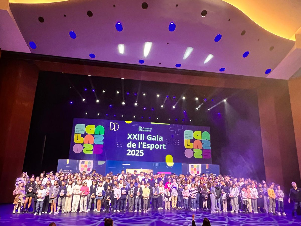 Aquesta setmana, Jaume Ferriol i Neus Serra, president i secretària general de la #FELIB, han assistit a la XXIII Gala de l'Esport 2025, en la qual s’han reconegut 299 esportistes d’entre 6 i 16 anys, que han assolit més de 400 podis en competicions nacionals i internacionals.