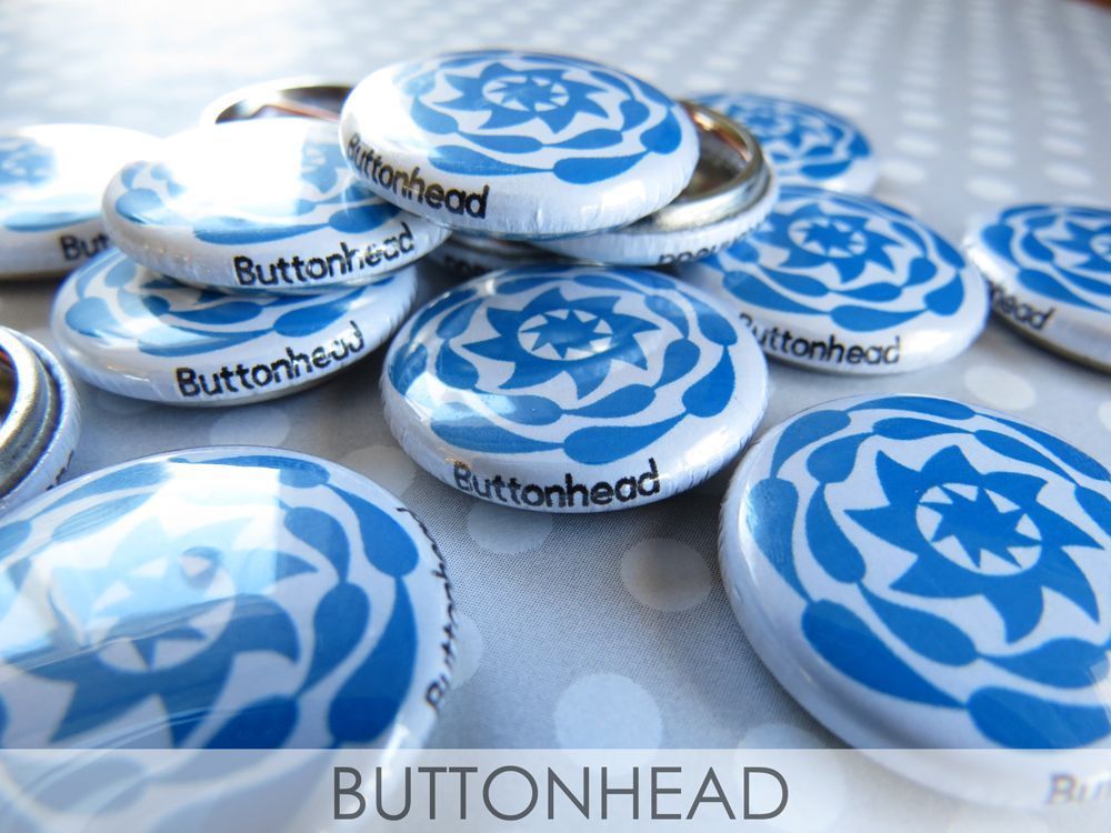 buttonhead_org's tweet image. This Art Nouveau-inspired pin celebrates the fluid movement of springtime. One goes out FREE with every order! buff.ly/2J5Eklp  #ArtNouveauStyle #WhimsicalPatterns #ShopEtsy