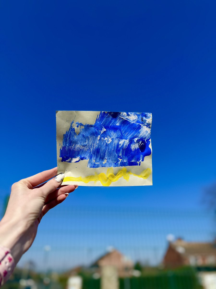 EYFSsdla's tweet image. The nursery children made wavy beach pictures using a comb to make the sea and their fingers to make the sand🌊🏖️ @SDLPrimary @ExceedLP