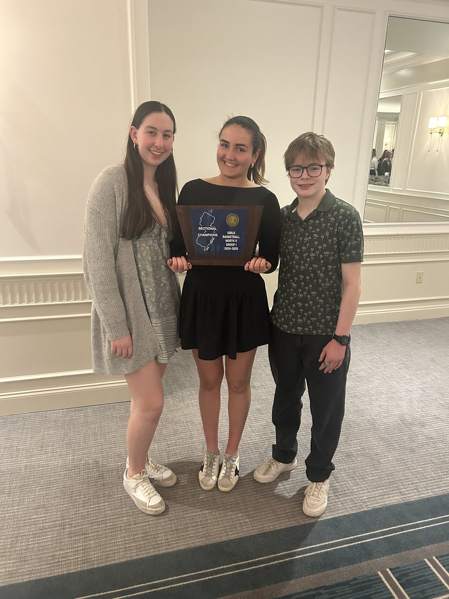 Last night we celebrated our historic season at our banquet! Congrats to all especially our seniors and new Varsity letter winners. What a great night to celebrate the first ever Sectional State Champions in Glen Ridge history 🏀🦓