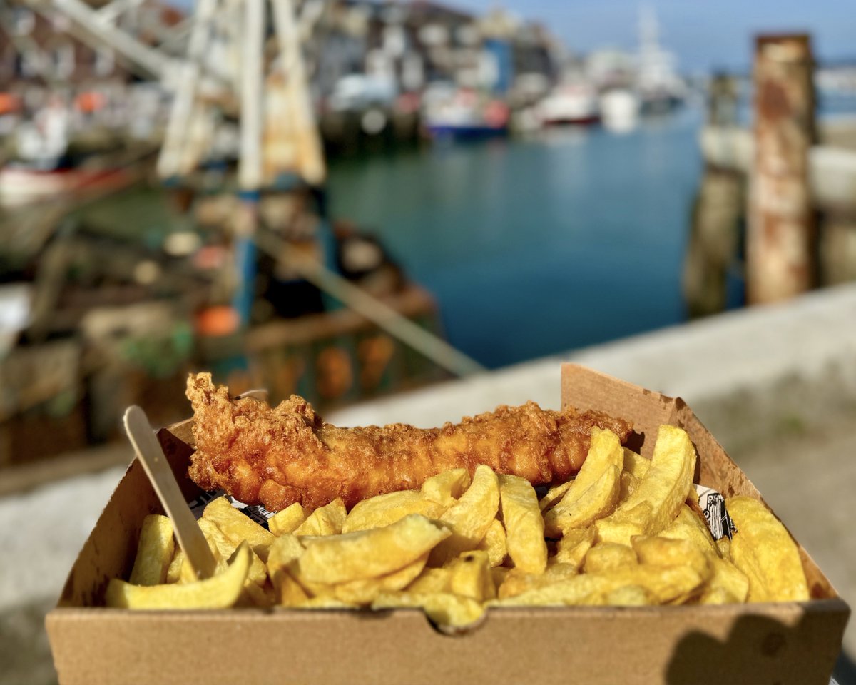 What an absolutely stunning day - let's make the most of it! ☀️

We're soaking up the sunshine with a meal break by the harbour - perks of the job! 😁

Hope you get to enjoy a little sunshine today too! 😊

bennettsfishandchips.co.uk 🐟