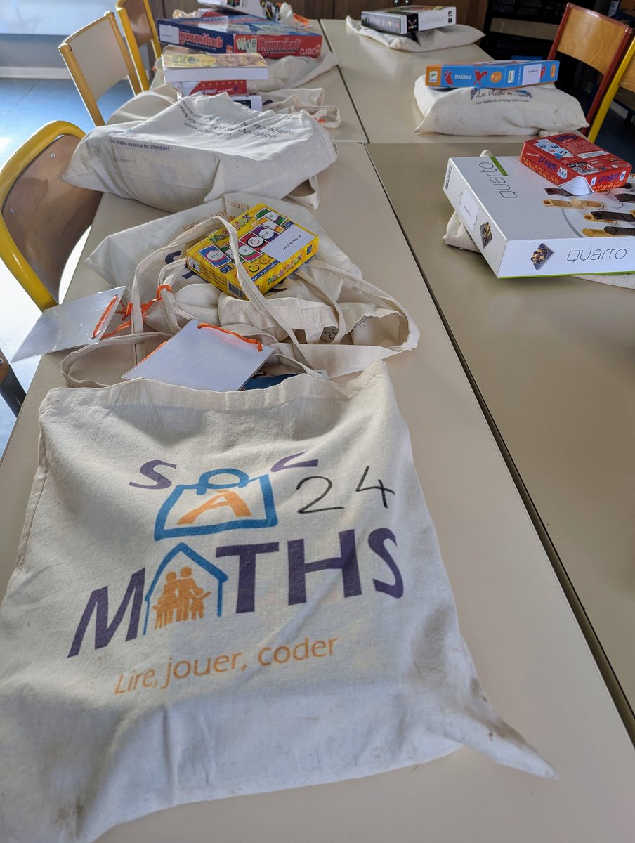 ac_normandie's tweet photo. 📚Pour clôturer la Semaine des mathématiques, la rectrice @ChGavini s'est rendue dans l'Orne, à l'école Thomas-Pesquet de Trun et l'école Jacques-Prévert d'Argentan, pour observer et saluer des projets innovants dans l'enseignement des mathématiques. 🔢👏 https://t.co/9b4XxaCqFT