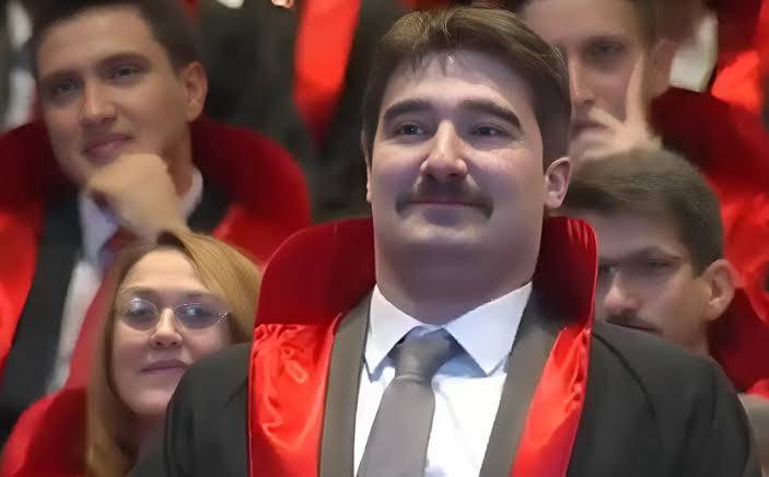 TKGninsesi's tweet photo. AKP'li Özlem Zengin üniversite eylemlerine dair: Sınıfları basıp öğrencileri zorladılar, sınıfta oturanlara Tayyipçiler dediler.

Sınıfta oturanlar: https://t.co/um2DWSRsZw