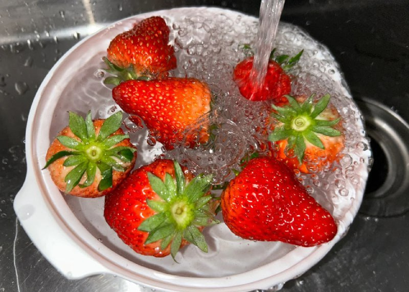 genosidasquad's tweet photo. Wash strawberries and take a photo
I like this style of photography, it's very transparent https://t.co/YZ9448Z0tG