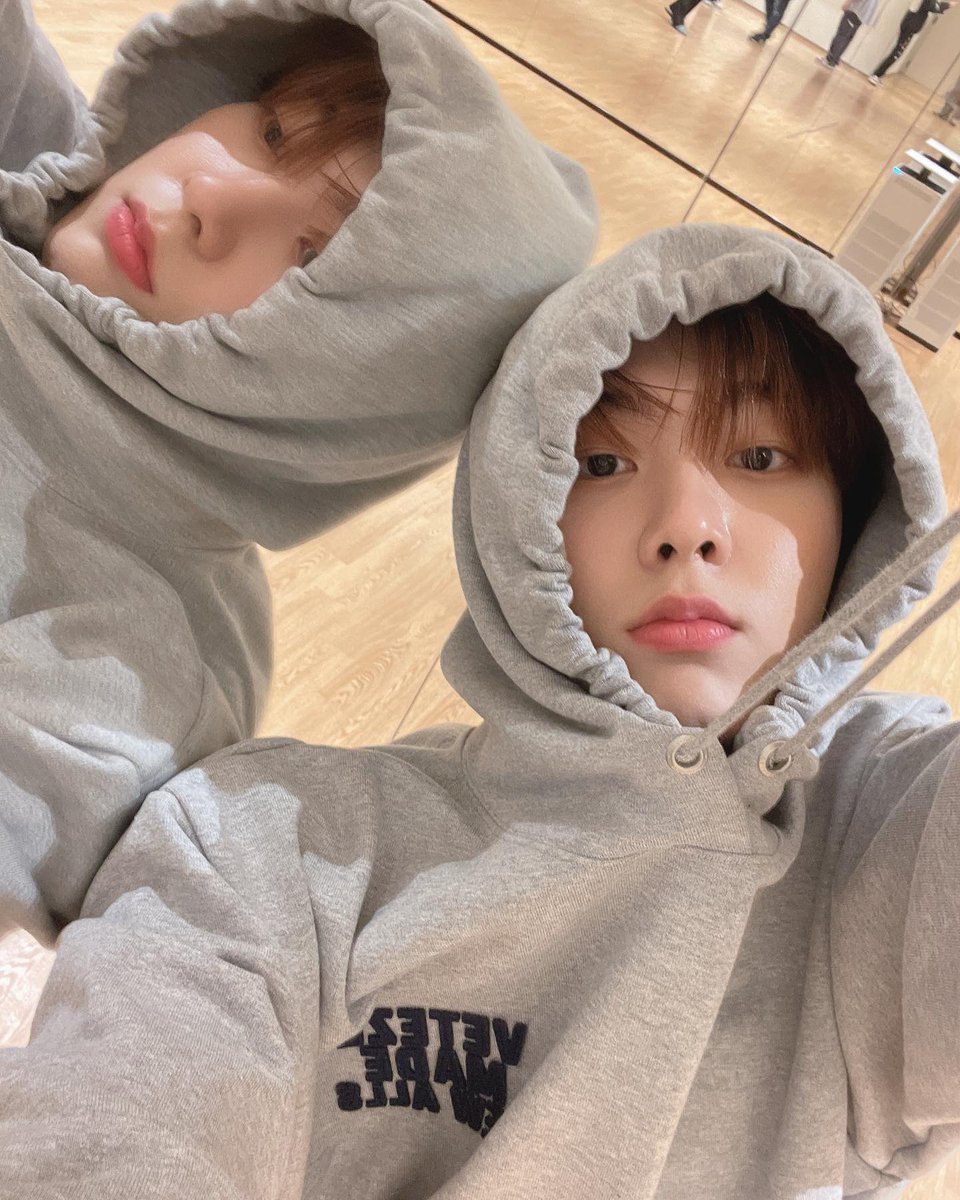 binvely_77's tweet photo. 항상 우리 부터 생각해주고 찾아주는
기특하고 고마운 우리 막내 산하
언제나 감사하고 늘 응원해 
생일축하해 따나💜

#스물여섯_별처럼빛나는_산하의청춘 https://t.co/dXKvGt5T4A