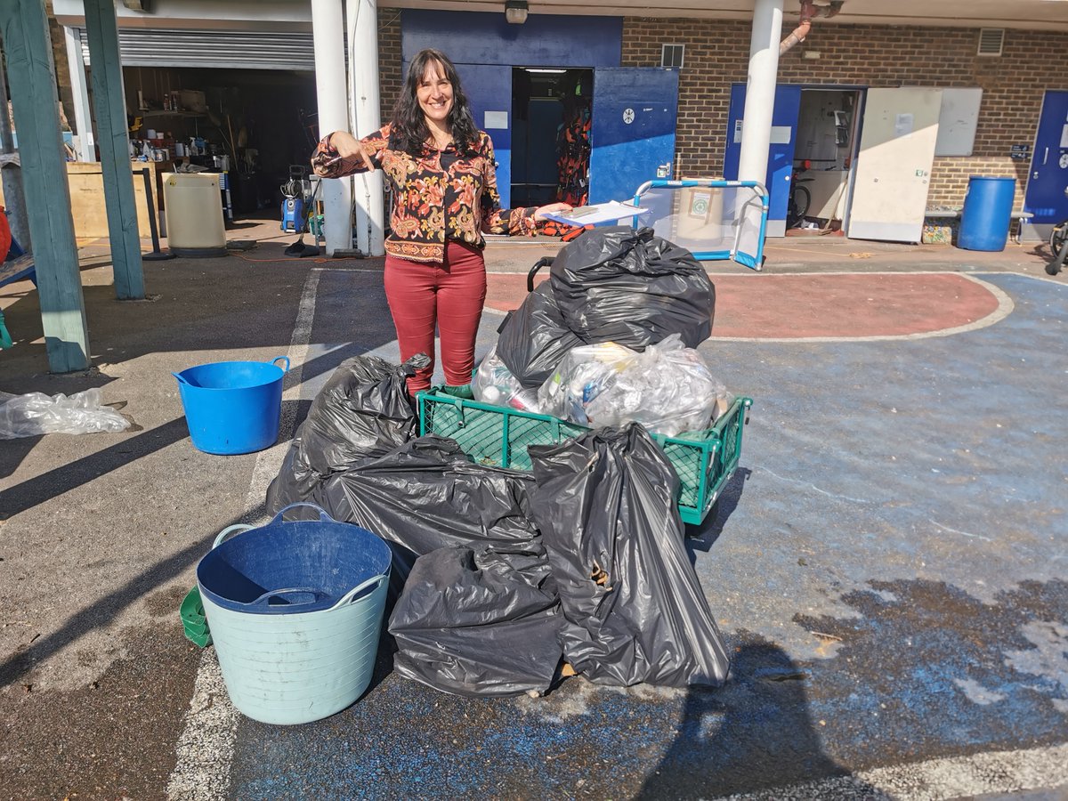Yesterday, an amazing Year 6 class from St. Mary of the Angels Catholic Primary School helped us to collect a whopping 45.47kg of litter from the Grand Union Canal! Thank you to them all for their fantastic hard work! <a href="/LdnSportsTrust/">London Sports Trust</a> <a href="/CanalRiverTrust/">Canal & River Trust</a> <a href="/CityWestminster/">Westminster City Council</a> <a href="/RBKC/">Royal Borough of Kensington and Chelsea</a>
