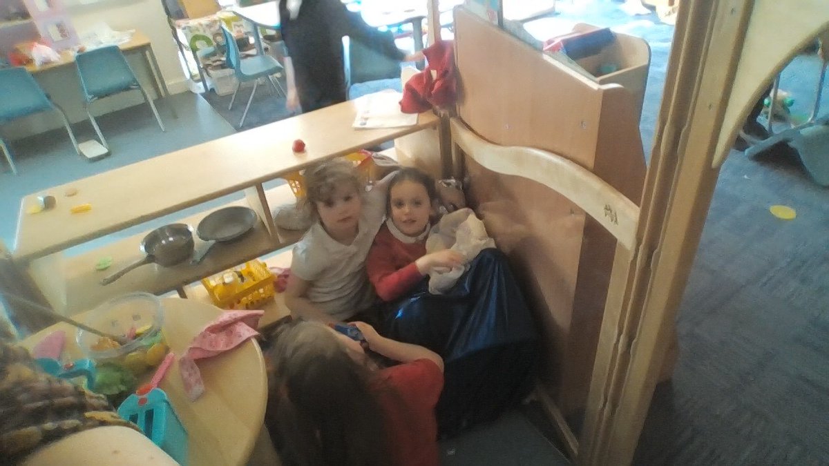 P1A have had a lovely day with Miss Wood. We have been learning about symmetry and made our own spiders using our hands. We have been so resilient and have shown what wonderful learners we are. #achieving #proudtobepinkie