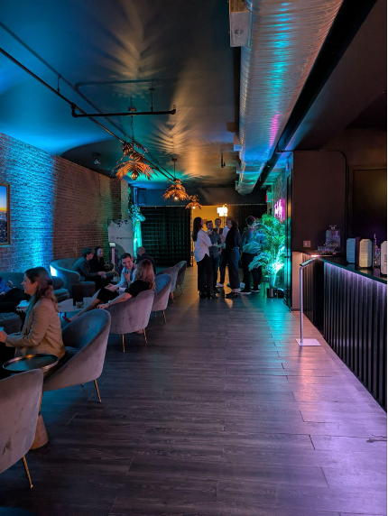 wisewolves_sf's tweet photo. We took Agentforce beyond the usual tech demo—straight to the bar  In NYC, AI-powered recommendations matched top-tier cocktails with killer bites, proving its real-time impact. The result? Smarter choices, happy guests, and a glimpse into the future of AI. https://t.co/gmVqgZ8g5p