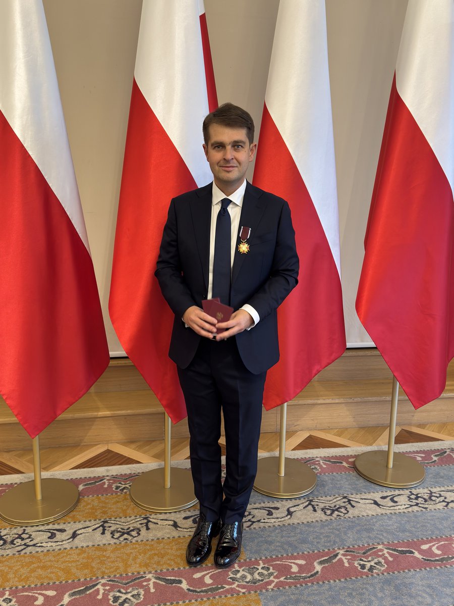 Prof. Filip M. Szymanski (@filipmszymanski) on Twitter photo 🇵🇱🎖️| Today, I was honored to receive the Gold Cross of Merit of the Republic of Poland 🇵🇱 This honor means so much to me. I dedicate it to the Memory of my Father 🫶 Thank you, Mr. President <a href="/AndrzejDuda/">Andrzej Duda</a> 🤝
<a href="/prezydentpl/">Kancelaria Prezydenta</a> 🇵🇱🎖️| Today, I was honored to receive the Gold Cross of Merit of the Republic of Poland 🇵🇱 This honor means so much to me. I dedicate it to the Memory of my Father 🫶 Thank you, Mr. President <a href="/AndrzejDuda/">Andrzej Duda</a> 🤝
<a href="/prezydentpl/">Kancelaria Prezydenta</a>