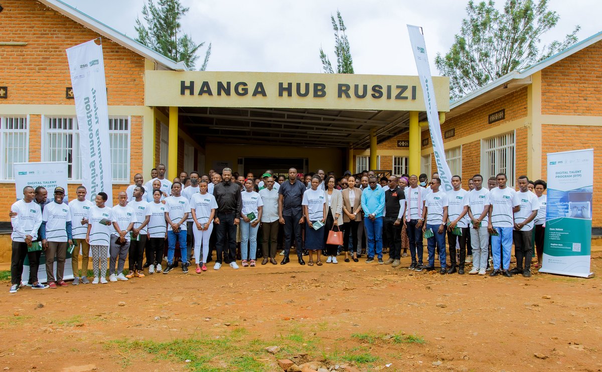 rwictchamber's tweet image. Today, in partnership with 
@RusiziDistrict , @IHSTowers , @RwandaICT , @RwandaYouthArts  and @rwictchamber activated the learning center for #DigitalTalentProgram in Rusizi District. This initiative supports the government&apos;s @1MRwandanCoders vision, equipping youth with digital…