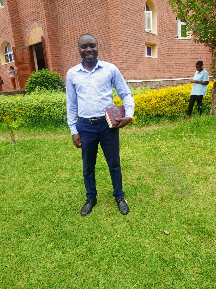 SegitondoA's tweet photo. Kwibona kubanziriza kurimbuka, Kandi umutima wirarira ubanziriza kugwa.
(Imigani 16:18) https://t.co/28S43HCMca