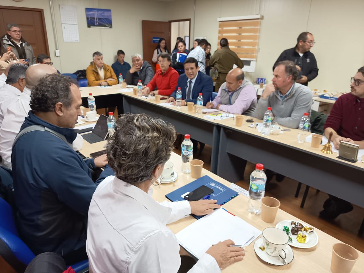 El Alcalde de Calbuco advierte sobre la falta de inversión en la localidad de Pargua, en sesión de la Comisión de Obras.