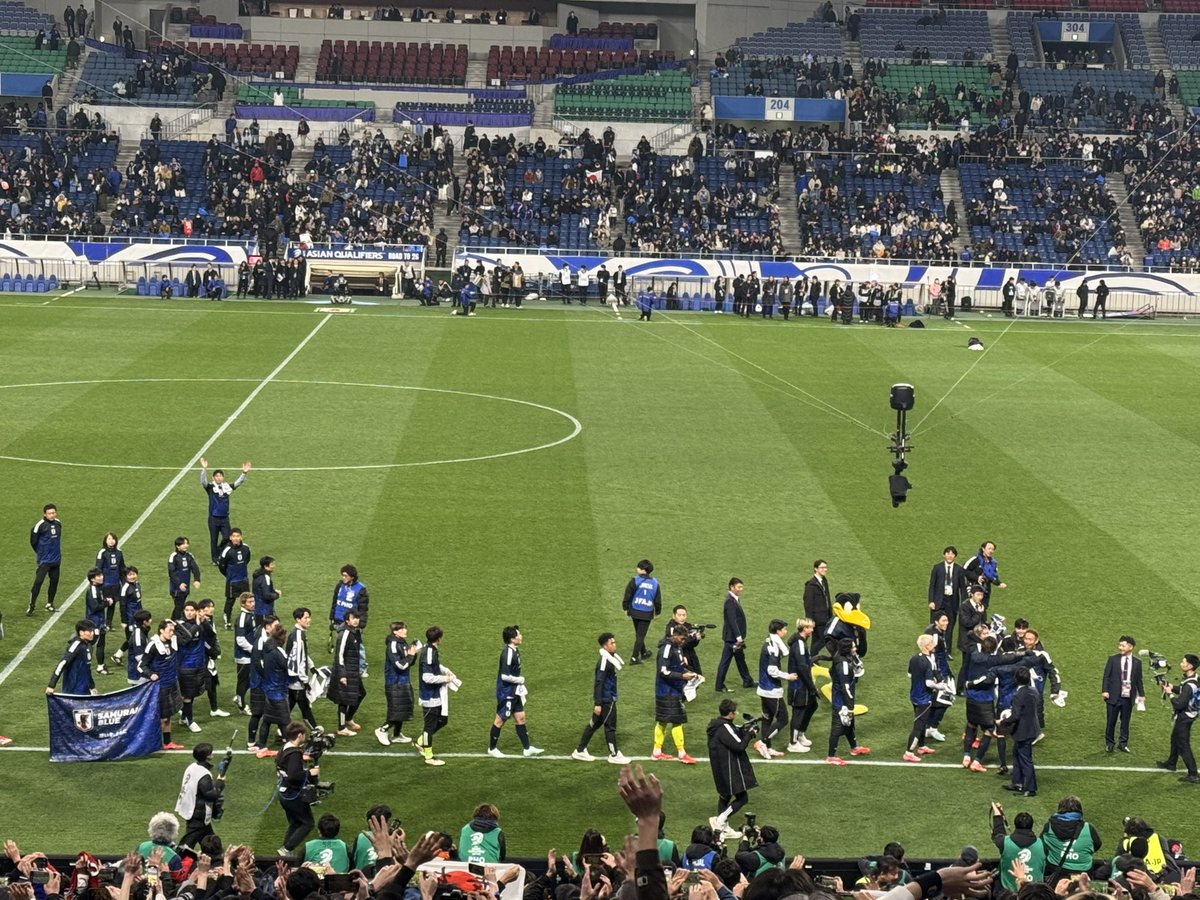 disney531's tweet photo. サッカー日本代表戦①
順番ぐちゃぐちゃだけれど先ずは伊東純也のシーン。
そして試合後にピッチを回ってきてくれた選手達。
W杯出場決定おめでとうございます!
今日のこの瞬間を現地で見れて本当によかったです!
#伊東純也 #サッカー日本代表 #サッカー日本代表戦 #SAMURAIBULL #森保ジャパン