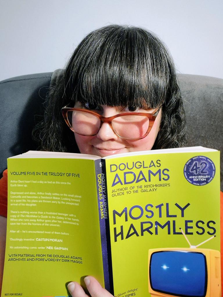 I'm halfway through the 4-week #BookwormChallenge for #BCHCCharity, and just got cracking on my 8th book! 📖

Please do donate and/or share my fundraiser; it would make my day!
justgiving.com/page/bookwormt…