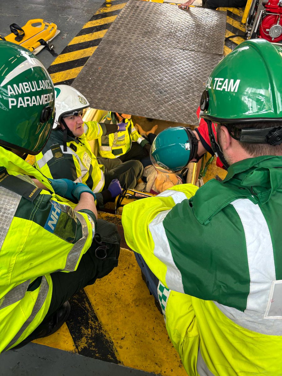 BASICS_HQ's tweet photo. Third day of our ICC course. It's been amazing to work alongside #OxfordshireFireandRescueService as we share our joint passion for training and development.
#BASICS_HQ #PHEM #PHEMTraining #Prehospitalcare #CriticalCare #ImmediateCare #emergencycare #FireAndRescue https://t.co/65za45V3hO