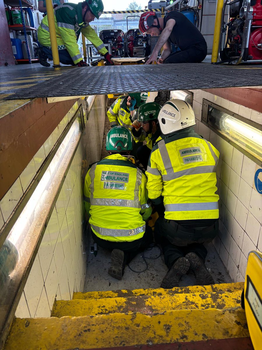 BASICS_HQ's tweet photo. Third day of our ICC course. It's been amazing to work alongside #OxfordshireFireandRescueService as we share our joint passion for training and development.
#BASICS_HQ #PHEM #PHEMTraining #Prehospitalcare #CriticalCare #ImmediateCare #emergencycare #FireAndRescue https://t.co/65za45V3hO