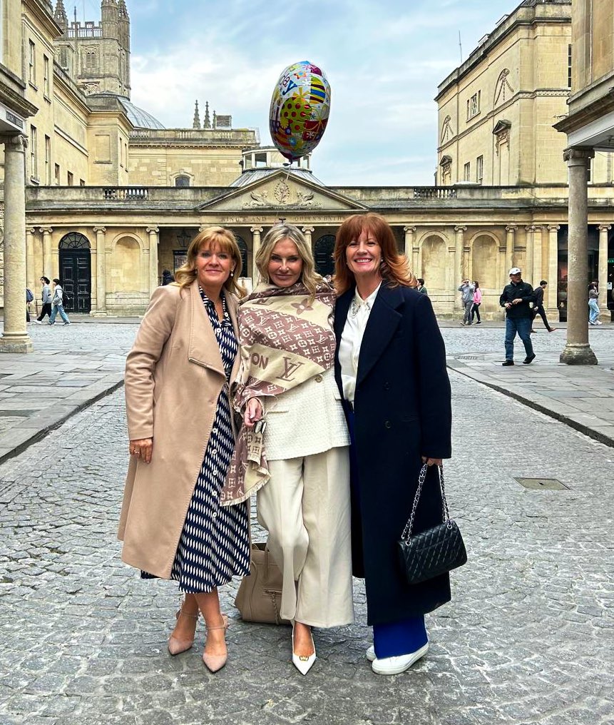 SkyJacquie's tweet photo. When your best friend says ‘dress for tea @ the Ritz’ but won’t tell you what her birthday surprise is until we get on the most amazing train 🤯 - think Poirot with way more Bellinis 🥂What a beautiful day 🚋🚂 💯♥️ 🎈Thank you @joanna_peixoto (& Lisa) #britishpullman https://t.co/2Iww5d2wGt