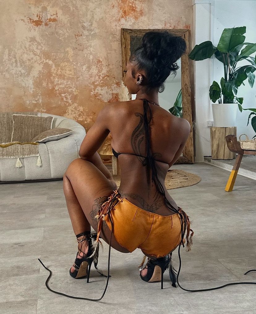 Aestheticthin13's tweet image. Obsessed with these shorts