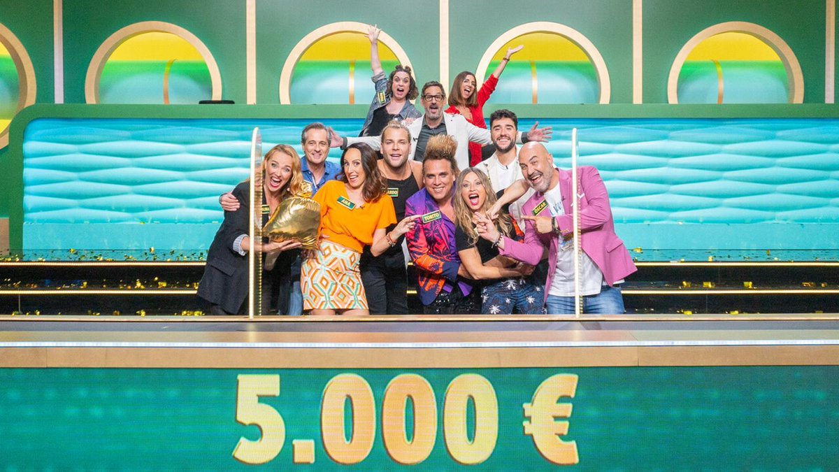 À Punt (@apunt_media) on Twitter photo #ALaSacaVIP amb <a href="/EugeniAlemany/">Eugeni Alemany</a>
<a href="/veroromeromusic/">Verónica Romero</a>, #LolaMoltó, <a href="/Navarrete_Shop/">Eduardo Navarrete</a>, <a href="/XimoRoviraC/">Ximo Rovira</a>, <a href="/Carolinaferre6/">Carolinaferre</a>, <a href="/Lluiscascant/">Lluís Cascant</a>, <a href="/OscarTramoyeres/">Oscar Tramoyeres</a>, <a href="/TxabiFranquesa/">Txabi Franquesa</a>, #TiaVisantica, #MariaZamora, <a href="/saraycerro/">Saray Cerro</a> i <a href="/toritoquique/">TORITO Quique</a> competiran pel premi, que es destinarà a una ONG.
Demà, 21:45 h #ALaSacaVIP amb <a href="/EugeniAlemany/">Eugeni Alemany</a>
<a href="/veroromeromusic/">Verónica Romero</a>, #LolaMoltó, <a href="/Navarrete_Shop/">Eduardo Navarrete</a>, <a href="/XimoRoviraC/">Ximo Rovira</a>, <a href="/Carolinaferre6/">Carolinaferre</a>, <a href="/Lluiscascant/">Lluís Cascant</a>, <a href="/OscarTramoyeres/">Oscar Tramoyeres</a>, <a href="/TxabiFranquesa/">Txabi Franquesa</a>, #TiaVisantica, #MariaZamora, <a href="/saraycerro/">Saray Cerro</a> i <a href="/toritoquique/">TORITO Quique</a> competiran pel premi, que es destinarà a una ONG.
Demà, 21:45 h