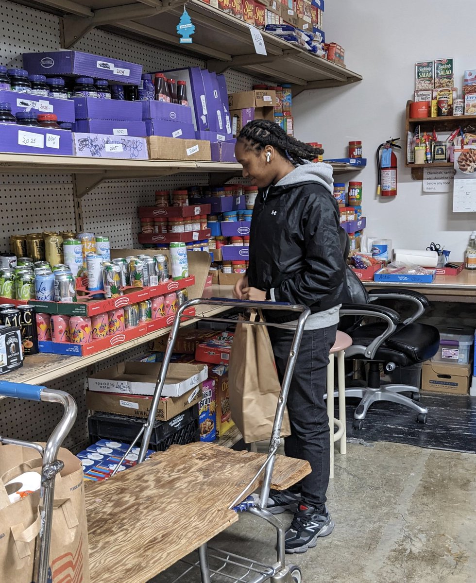 summitacademye1's tweet photo. One of Summit Christian Academy’s core values is Cultivating Community. On Wednesday March 19 several 11th grade small groups went beyond the walls of SCA to serve in the community and one served at at Lee's Summit Social Services. #catchtheSCAspirit #SCAaspirehigher https://t.co/hlkMwodGqm