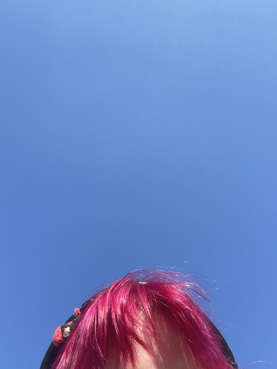 maplebarsz's tweet photo. hair so bright i blind ur mum https://t.co/meyDu4urwJ
