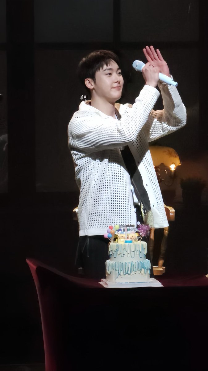 LubinStay's tweet photo. 산하야 생일에 계속 함께 하자💛 약속 🤙

#스물여섯_별처럼빛나는_산하의청춘
#윤산하 #YOONSANHA 
#아스트로 #ASTRO https://t.co/Pg5Ygf052H