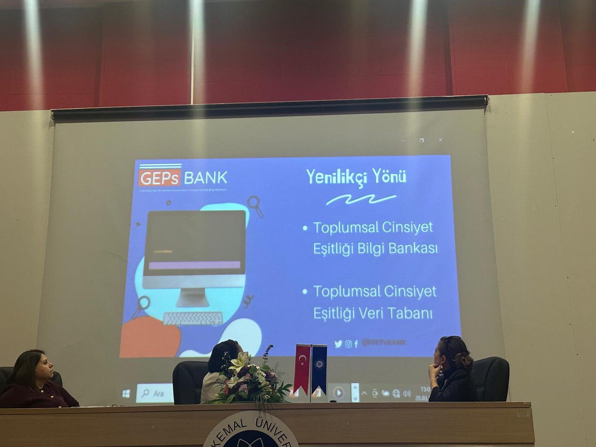 Türk Akademi Hayatında Kadın" ve "Türkiye'de Ekonomi ve Kadın" paneli gerçekleştirildi.